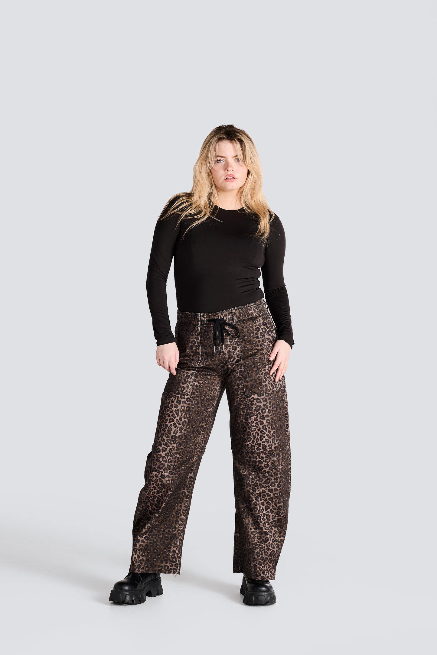 Leppard print drawstring pant