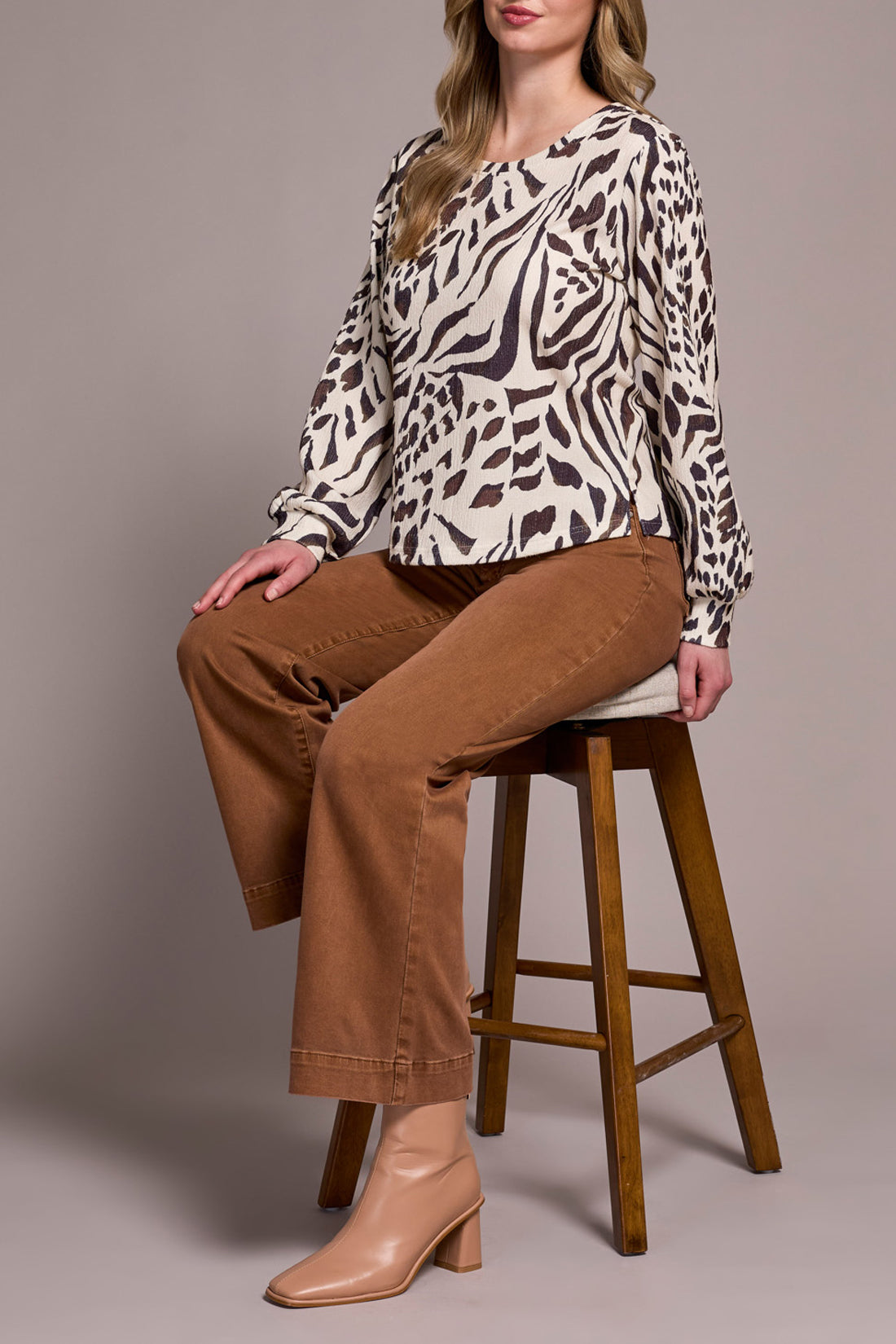 Light weight animal print with peasent sleeve